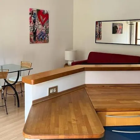 Apartment And Cosy Flat In Area *
