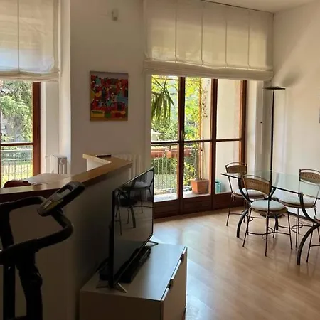 And Cosy Flat In Area Mediolan
